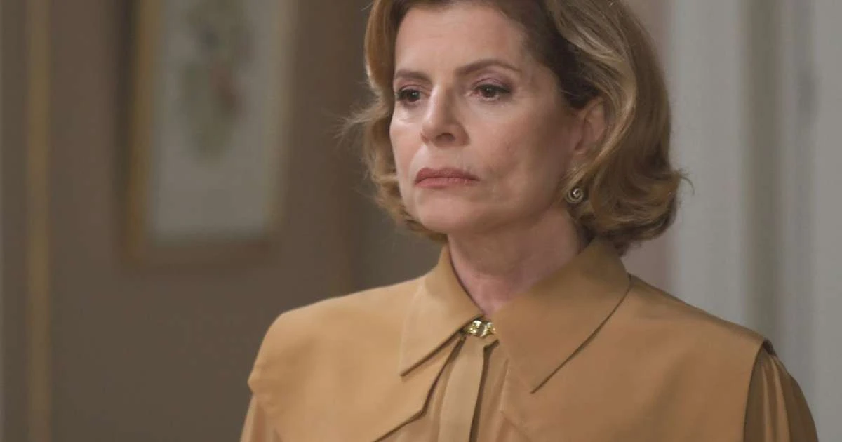 Resumo da novela 'Vale Tudo', capítulo de sexta-feira, 5 de setembro: mãe de Leonardo e Afonso, Odete Roitman constrange família com surpresa em reunião