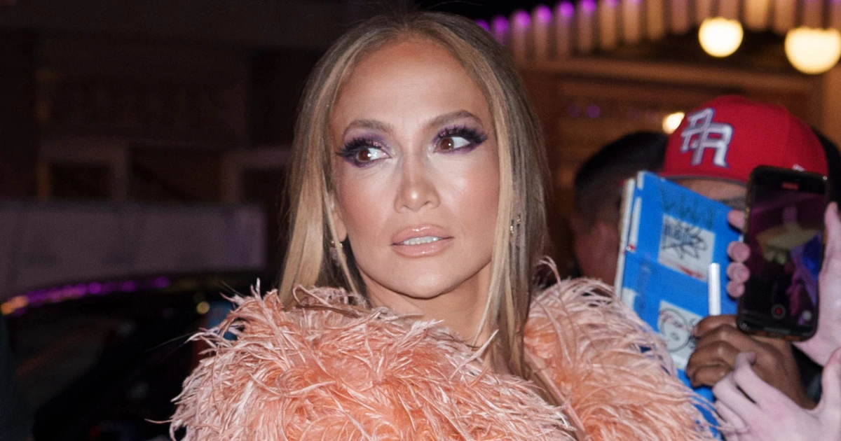 Prestes a completar 56 anos, Jennifer Lopez usa botox para tratar problema de saúde; médica explica benefícios