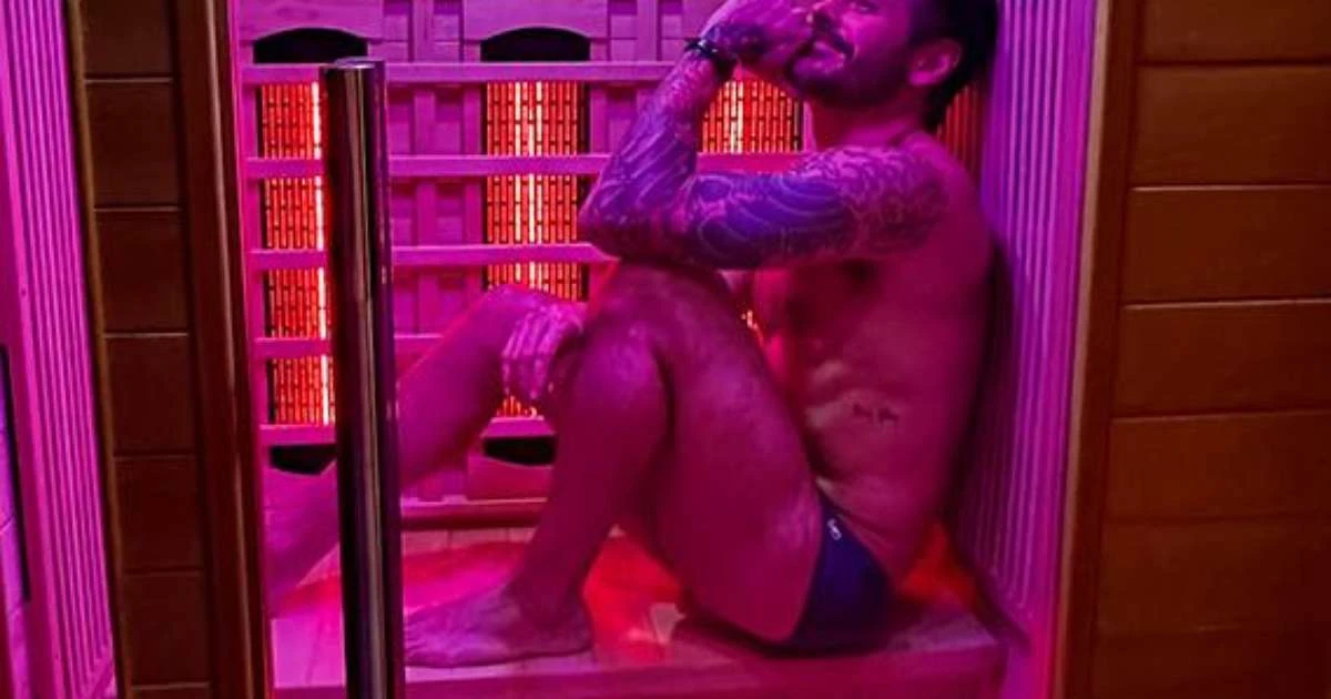 Dado Dolabella posta foto de seu corpo e faz reflexão em sauna