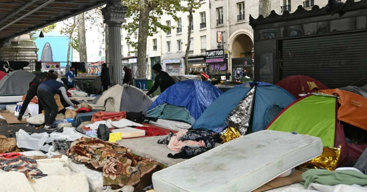Polícia recolhe ao menos 300 imigrantes que vivem nas ruas de Paris