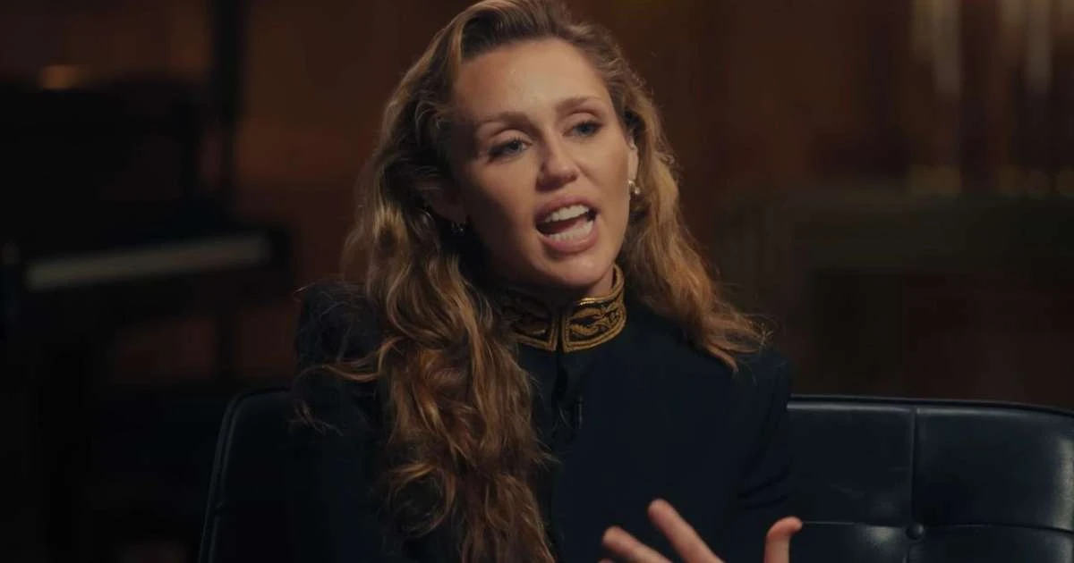 'A sobriedade é como o meu Deus. Eu preciso dela, eu vivo por ela': a poderosa lição de Miley Cyrus após superar vícios pesados