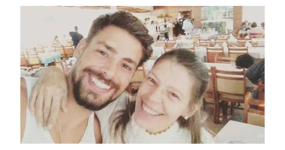 Cauã Reymond recorda bullying pela mãe ter tido HIV: 'Chegava em casa e não tinha ninguém pra falar'
