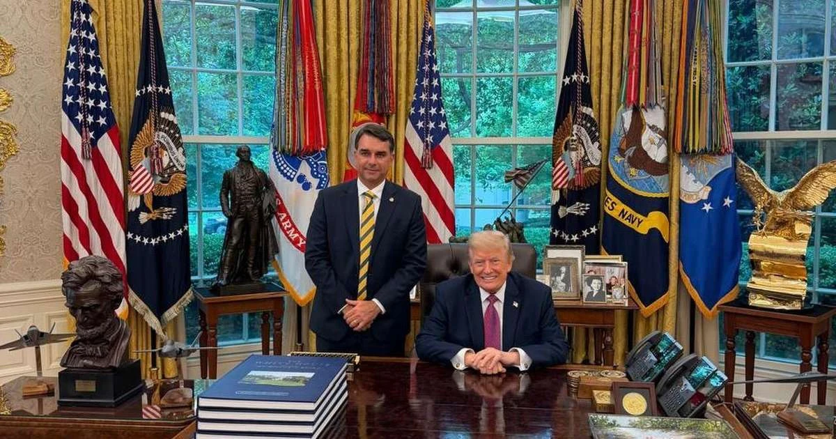 Flávio Bolsonaro reage após ameaça de novas tarifas do governo Trump: 'Pedi para não taxar nossas empresas'