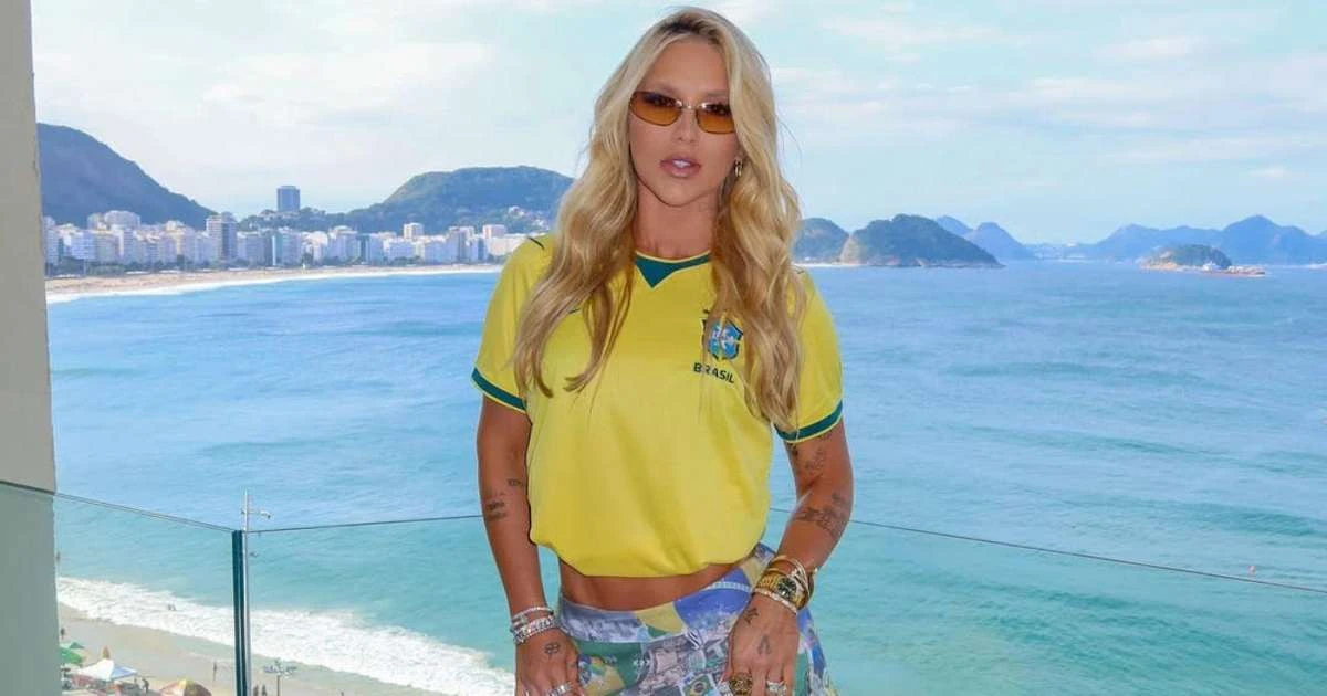 Virginia acorda ao som de louvor e compartilha cena com a caçula