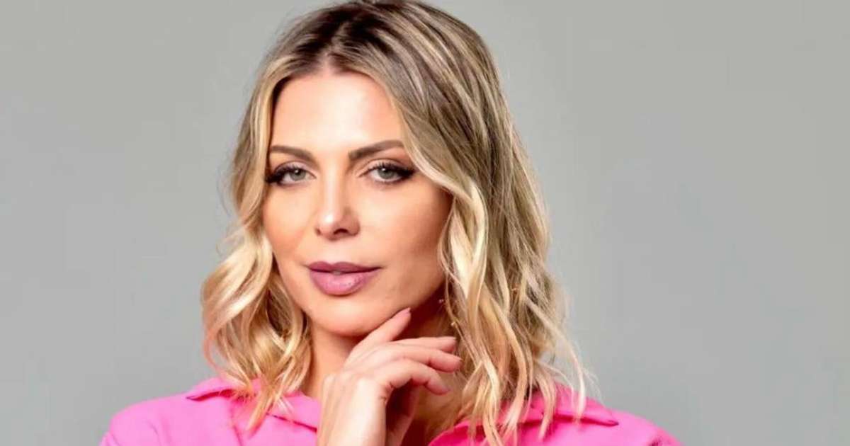 Aos 46 anos, Sheila Mello dá show de beleza em cachoeira: 'Mulherão'