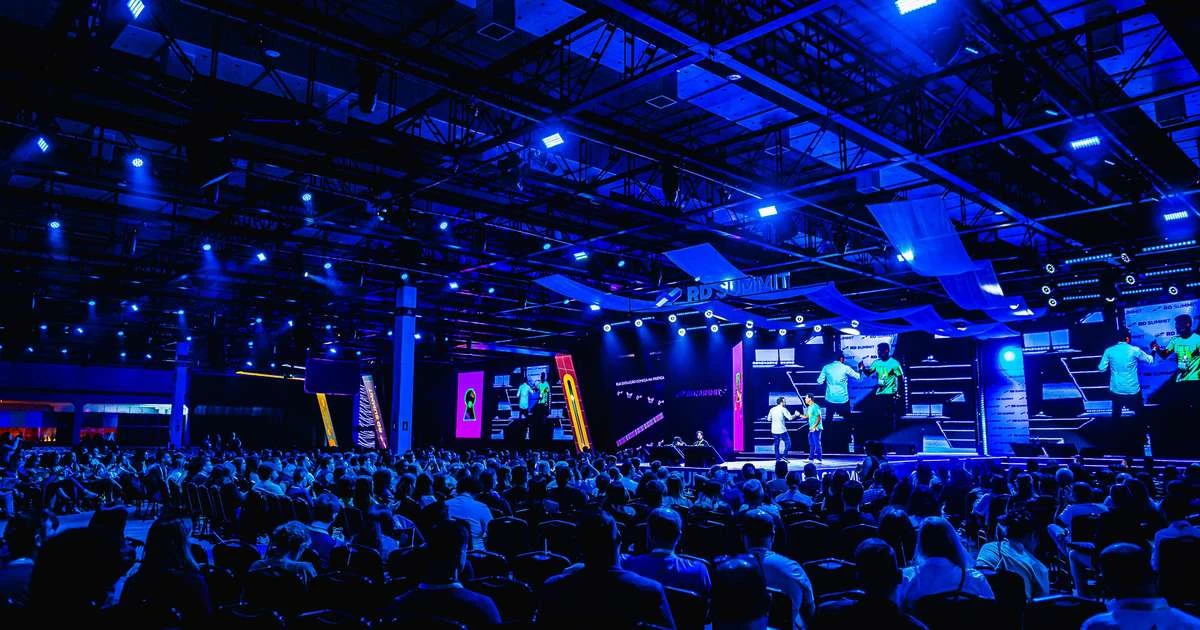 RD Summit anuncia Palco Diálogos com painéis e podcasts
