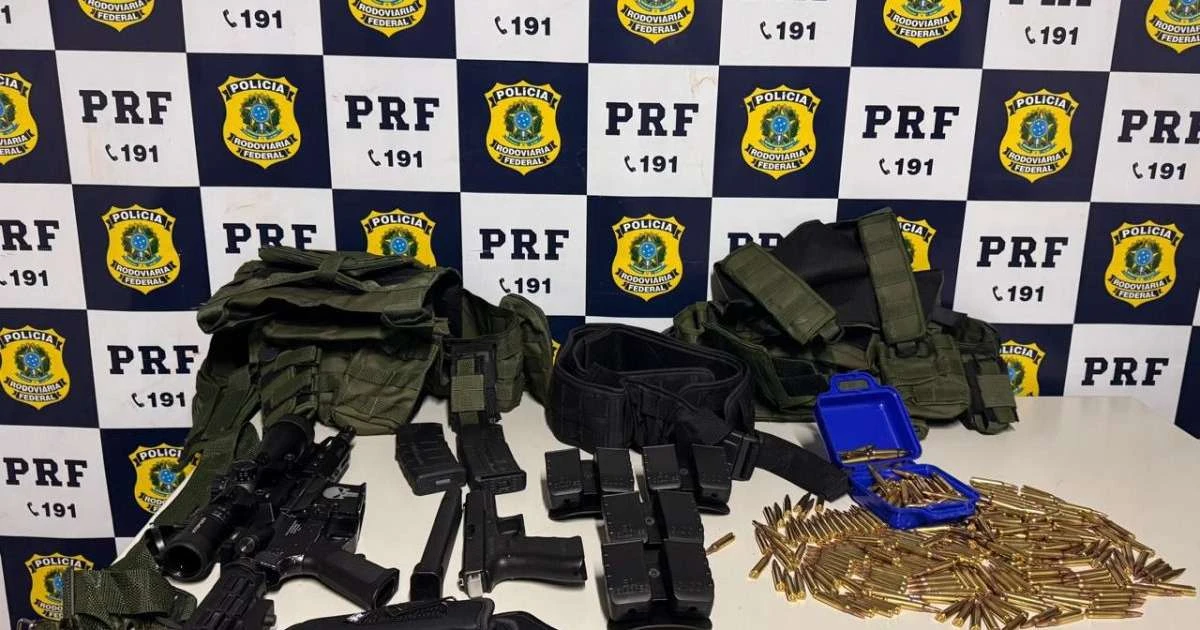 Vídeo: PRF apreende fuzil, pistola, munições e drogas em abordagem na BR-116 em Caxias do Sul