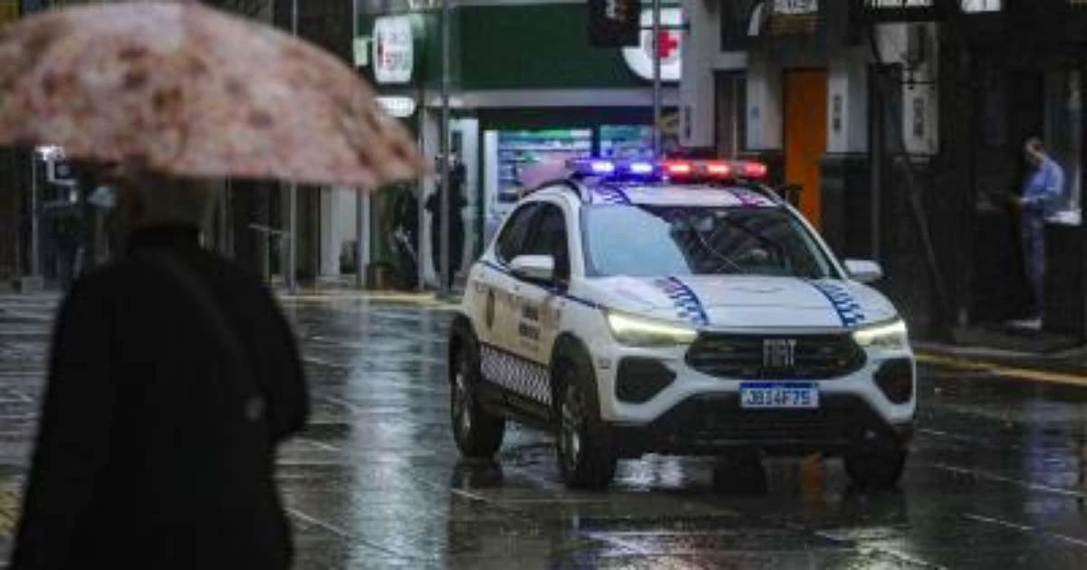 Regiões de Porto Alegre superam média histórica de chuva para agosto em menos de 48 horas