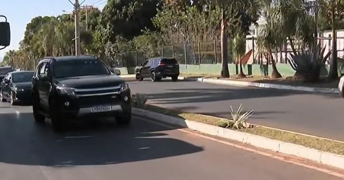 Bolsonaro coloca tornozeleira na Secretaria de Administração Penintenciária do DF