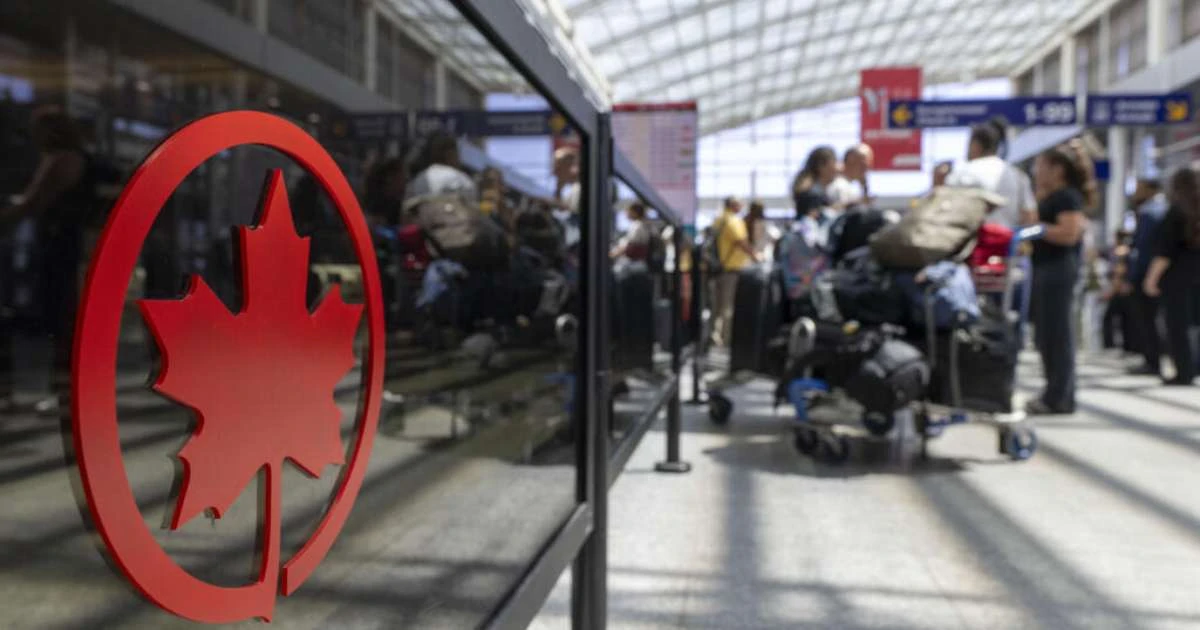 Greve de comissários paralisa principal companhia aérea do Canadá