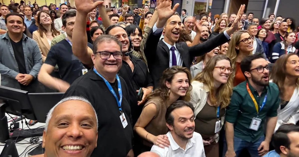 César Tralli mostra despedida do Jornal Hoje e agradece equipe antes de mudança para apresentar o JN