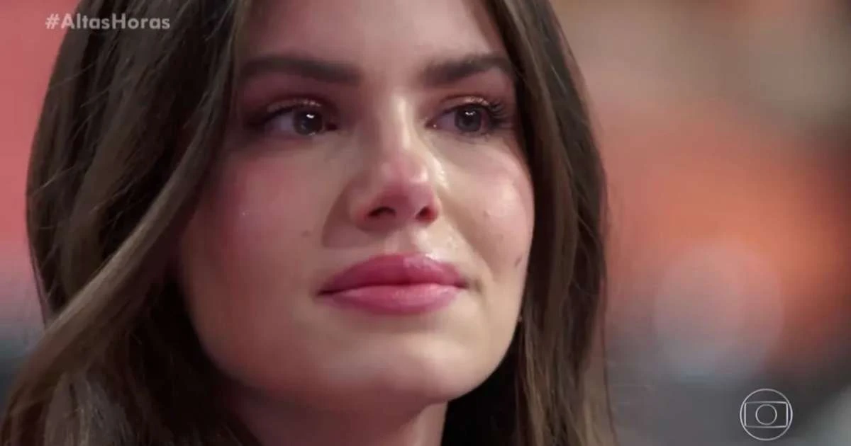 Camila Queiroz desabafa sobre cobranças e especialistas alertam: 'Sofrimento emocional'