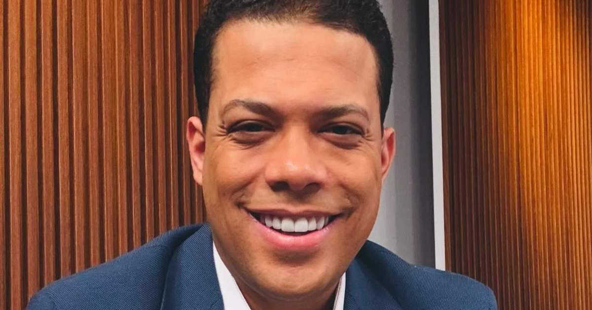 Apresentador da Globo surpreende ao anunciar ao vivo que será pai pela primeira vez