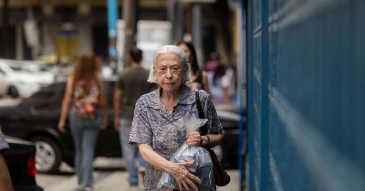 Fernanda Montenegro, Mateus Solano e mais atores pedem pela regulamentação do streaming