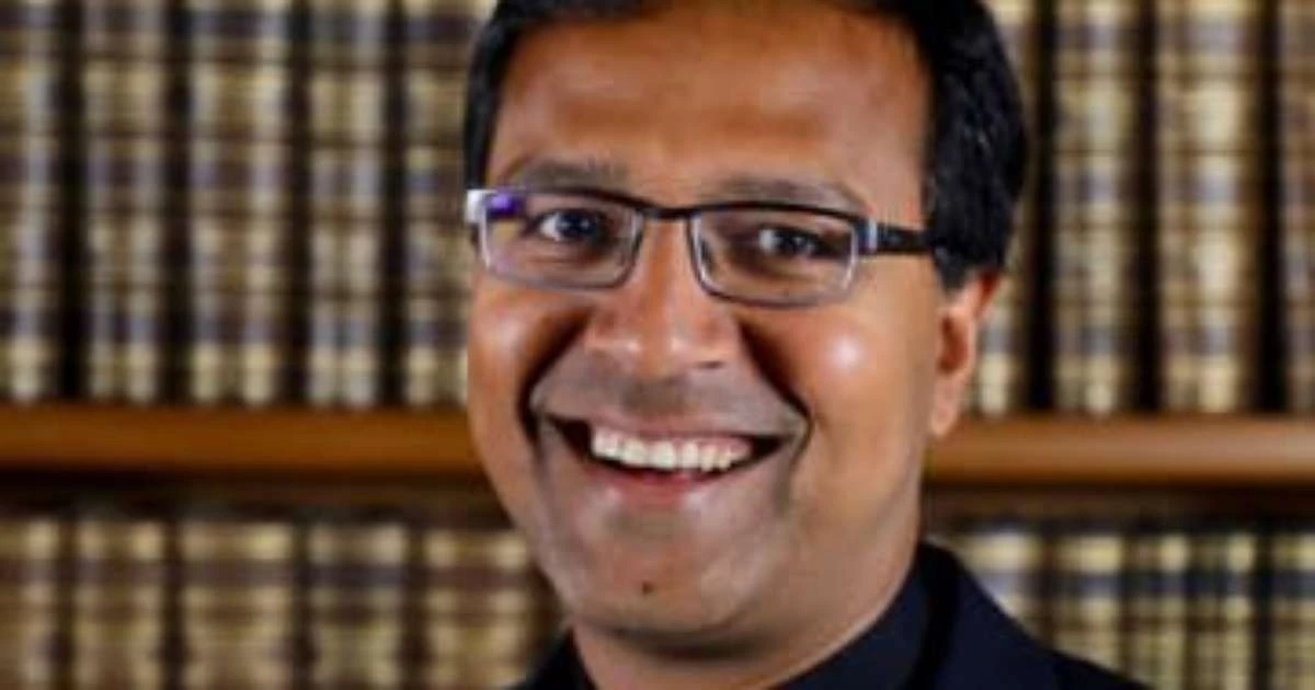 Padre astrônomo defende batismo de alienígenas: 