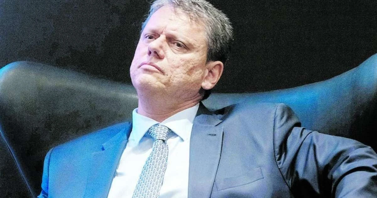 Tarcísio critica prisão domiciliar de Bolsonaro: 'Vale a pena acabar com a democracia?'