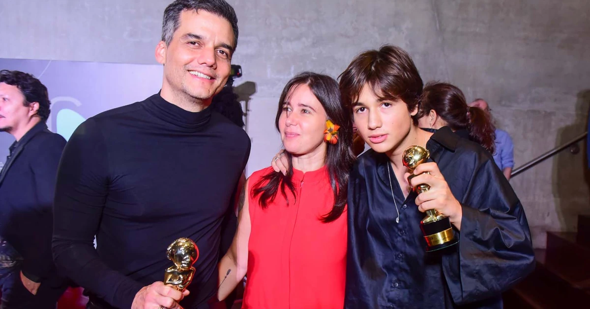 Aos 48, Wagner Moura fala sobre sua relação como pai de três filhos: 'Muito melhor'