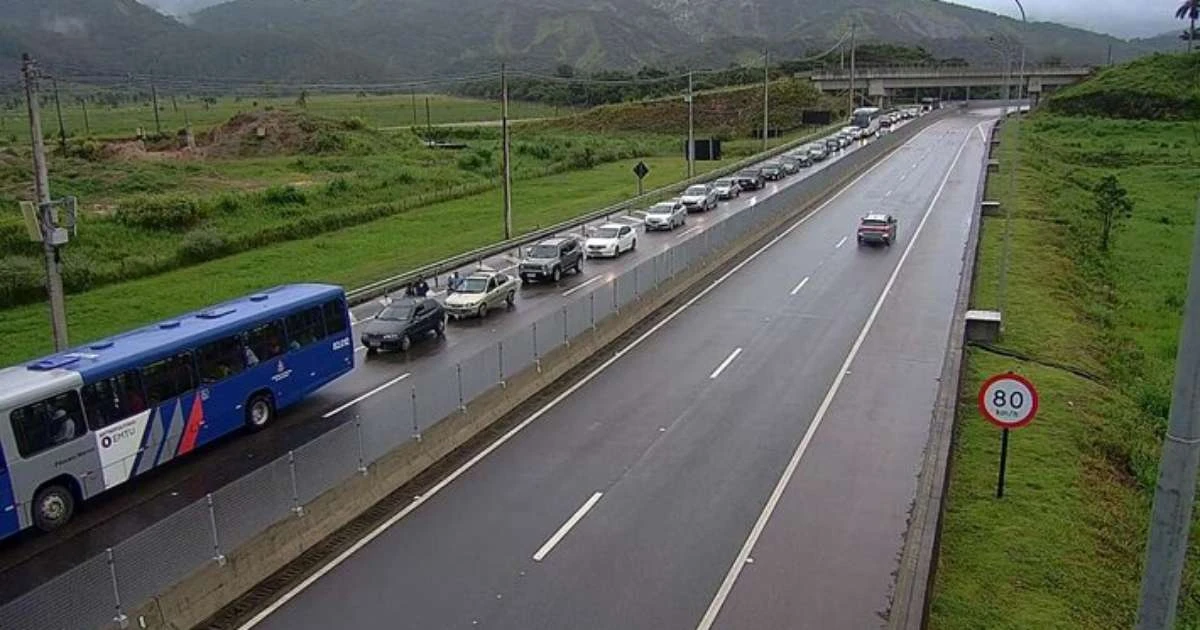 Chuva interdita descida para o litoral norte pela Tamoios
