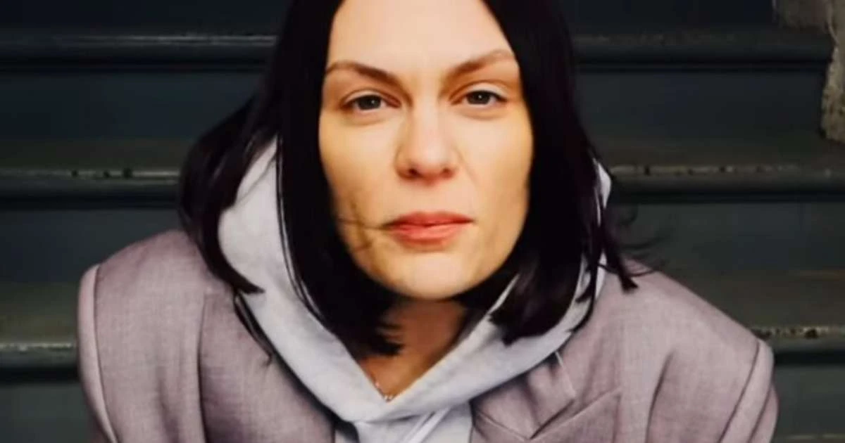 Jessie J, com câncer, revela crise de pânico e diz que comer determinado alimento a ajudou; entenda