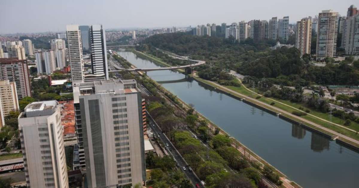 Perseguição policial termina com três presos na Marginal Pinheiros na virada de ano