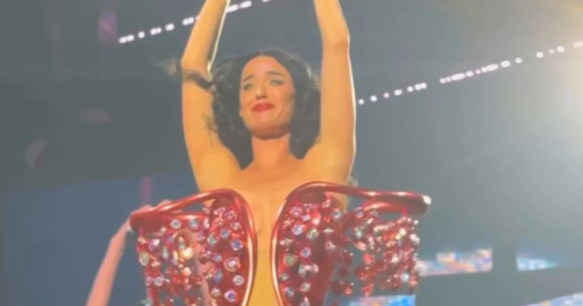 Após separação de Orlando Bloom, Katy Perry chora durante encerramento de parte da turnê