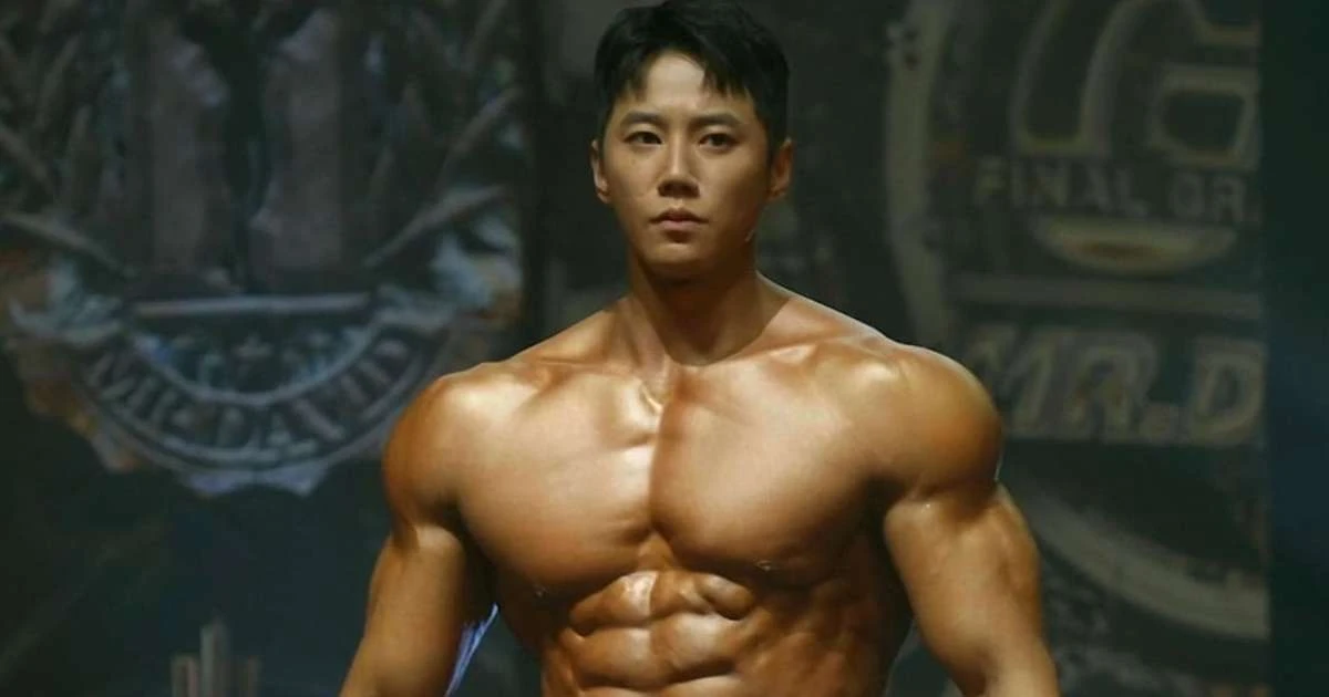 Dieta insana e 14 kg de músculos: a mudança radical de Lee Jun-young para viver fisiculturista bombado no dorama 'Fitness na Academia e no Amor'