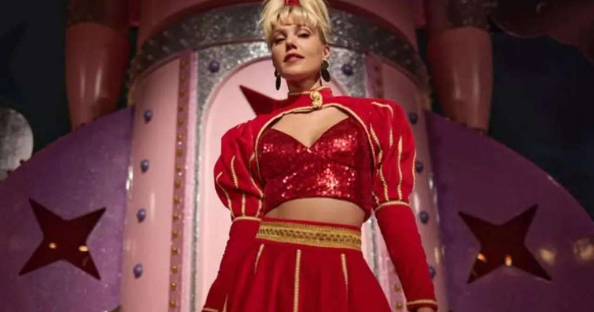 Conheça Pâmela Tomé, atriz que interpreta Xuxa na série Senna