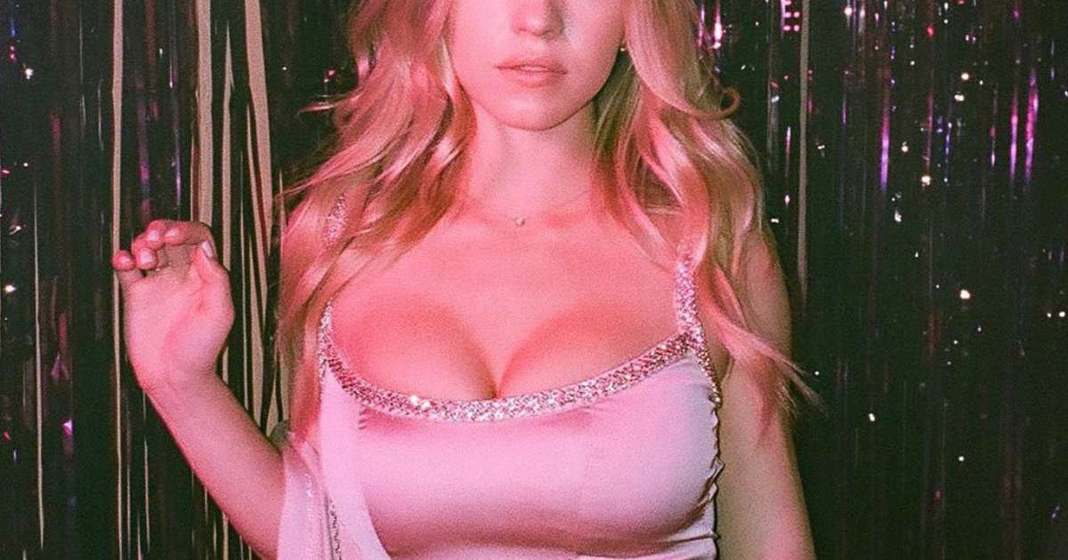 Sydney Sweeney rebate críticas ao corpo após fotos de biquíni