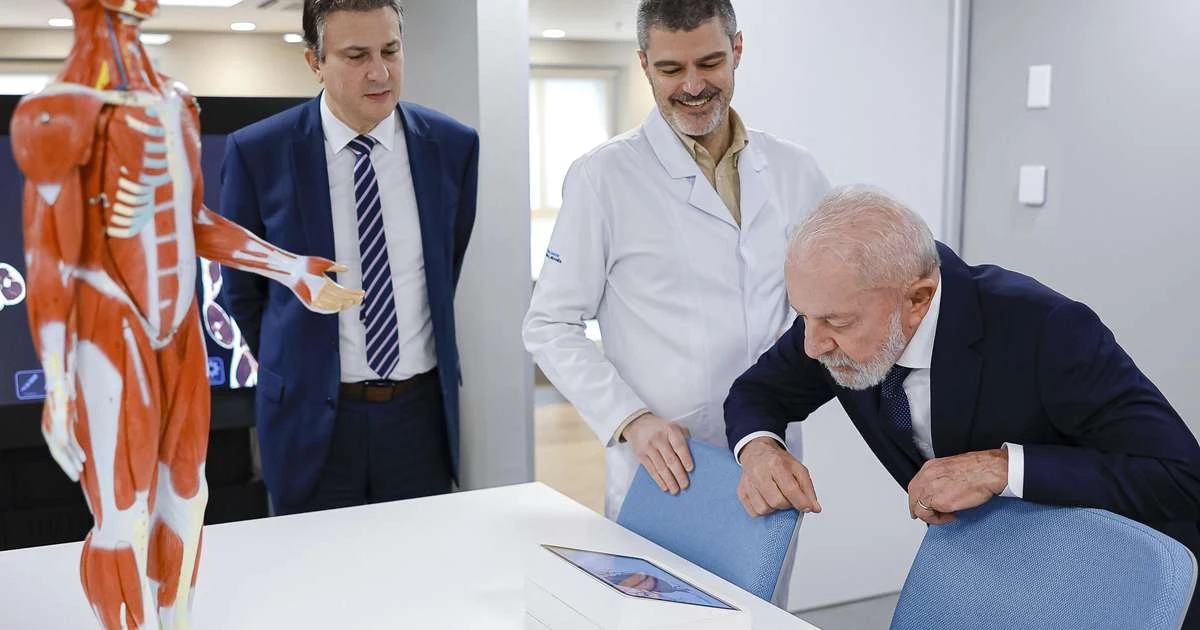 Sírio-Libanês terá curso de medicina com mensalidade de R$ 12 mil; Lula exalta parceira do hospital com SUS