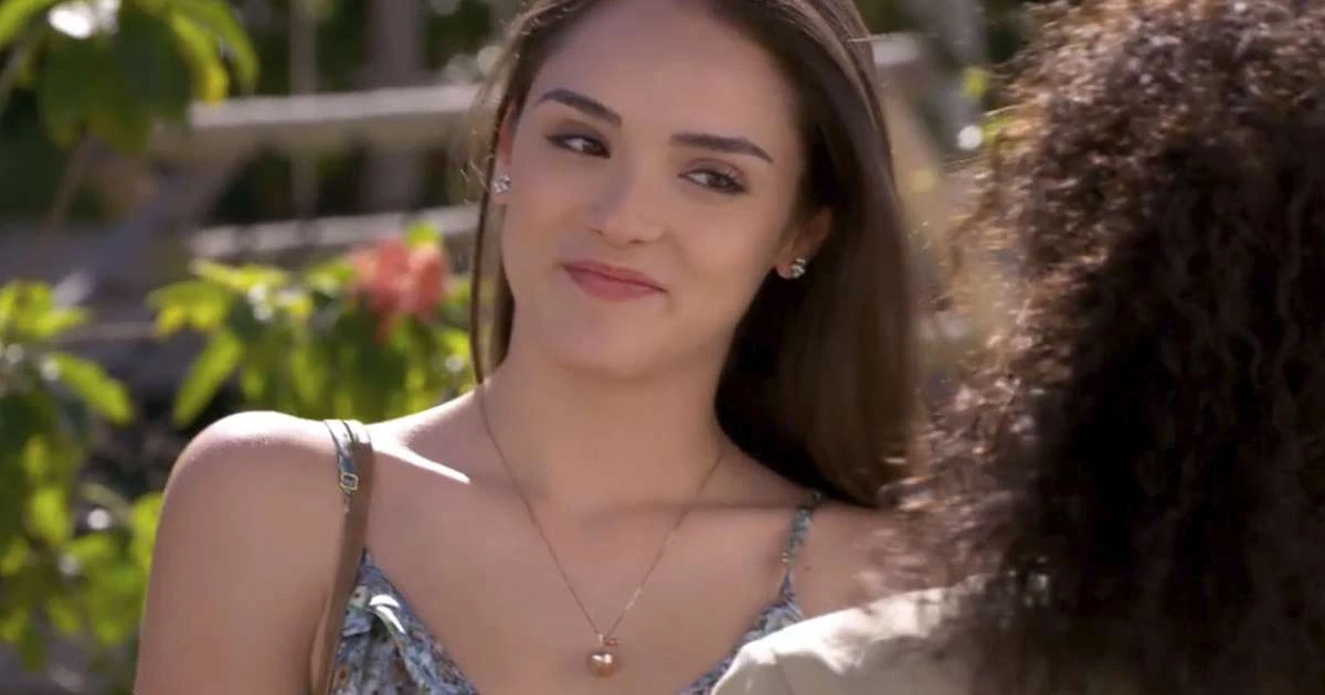 Cheias de Charme: Família Sarmento explode ao perceber mudança drástica em Cida