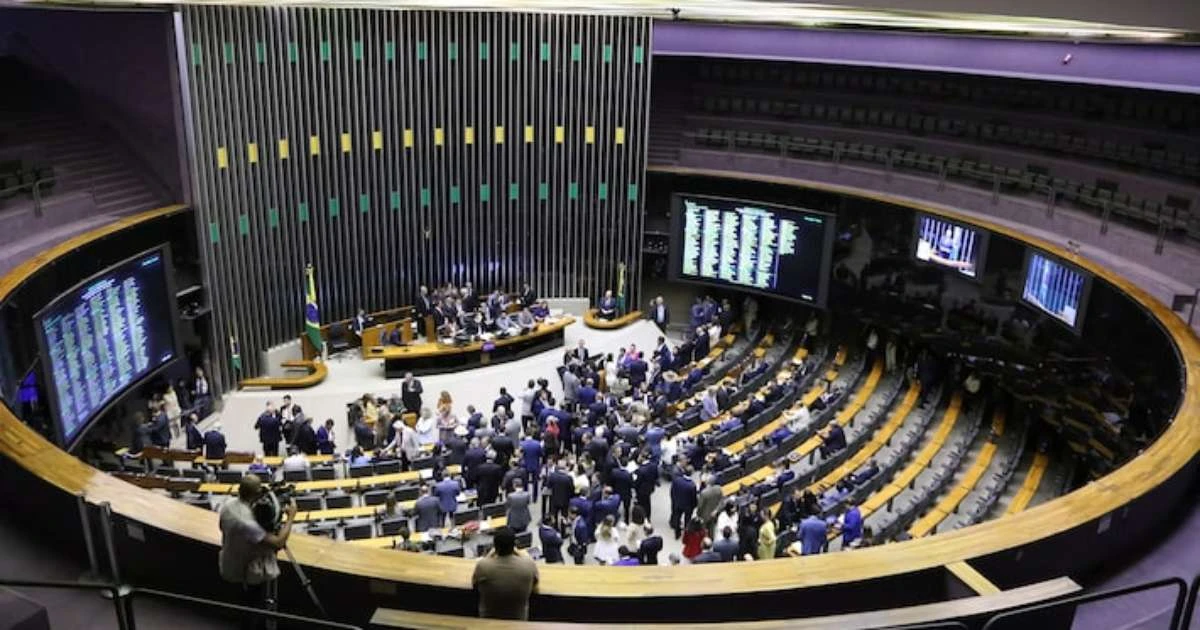 Câmara foi criada com 100 deputados e pode chegar a 531; veja como aumentaram as vagas desde 1826