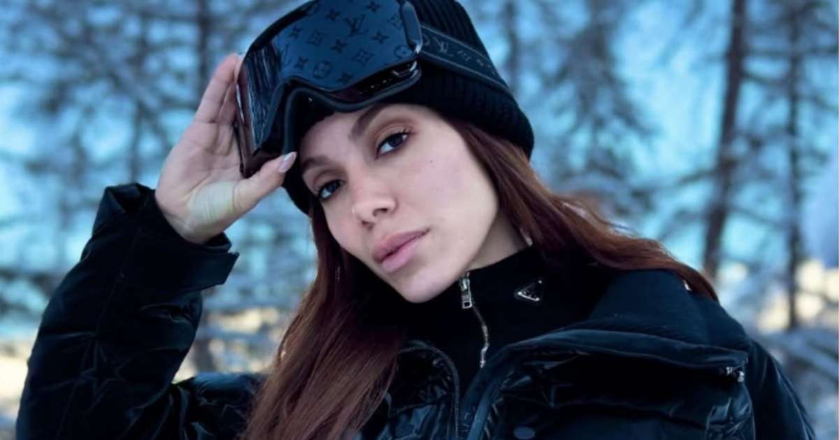 Na Suíça, Anitta curte férias com óculos de luxo avaliado em valor salgado!