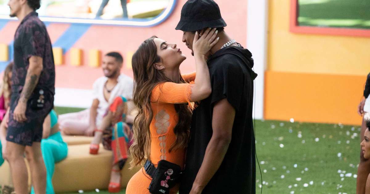 Casamento, caso de herpes e estratégia de jogo: Relembre beijos do BBB 22