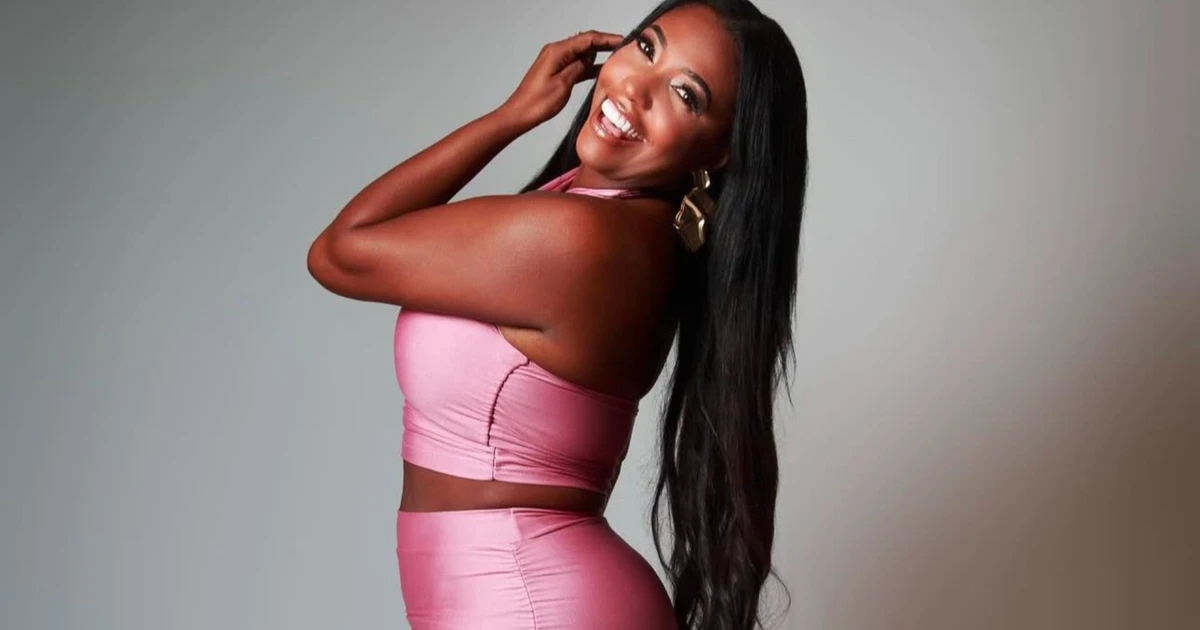 Dona do hit Deixa Baixo, Vanessa Panisset relembra preconceitos no funk: 'Humilhadas'