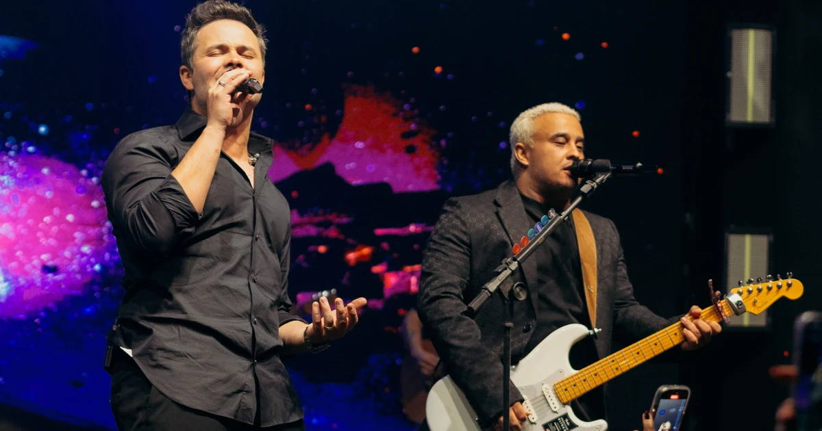 Celebrando 15 anos de carreira, Matheus e Kauan lançam álbum e livro em noite especial