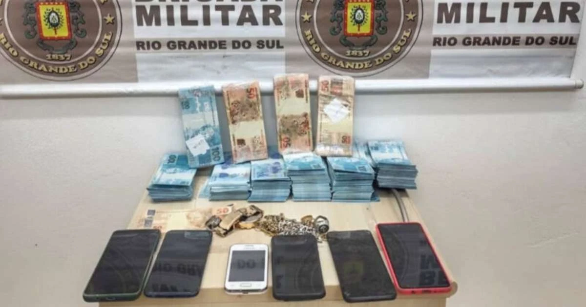 Casal é preso com mais de R$ 186 mil em cédulas falsas na ERS-342, em Cruz Alta