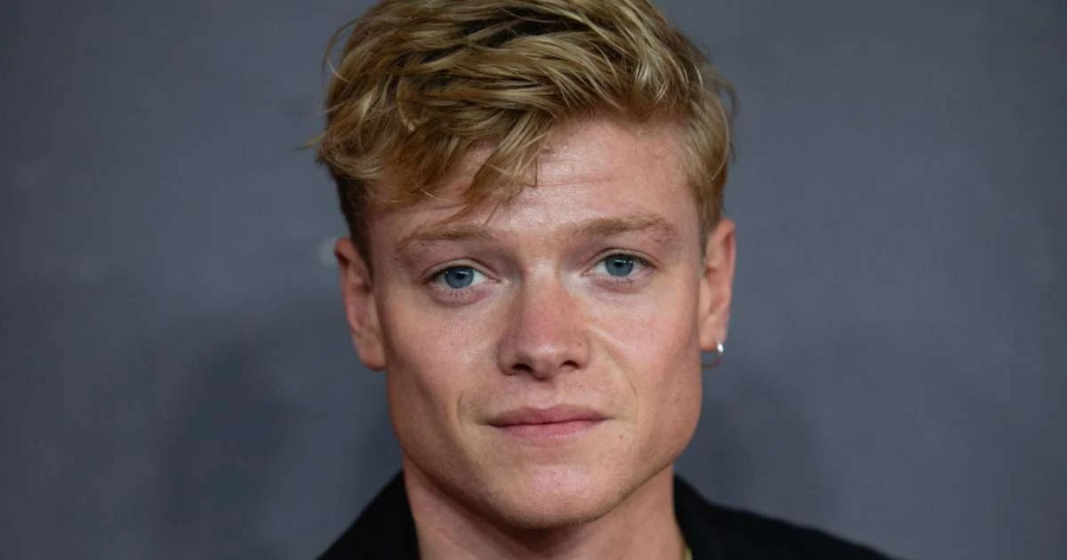Tom Rhys Harries é escalado pela DC para protagonizar filme do Cara-de-Barro