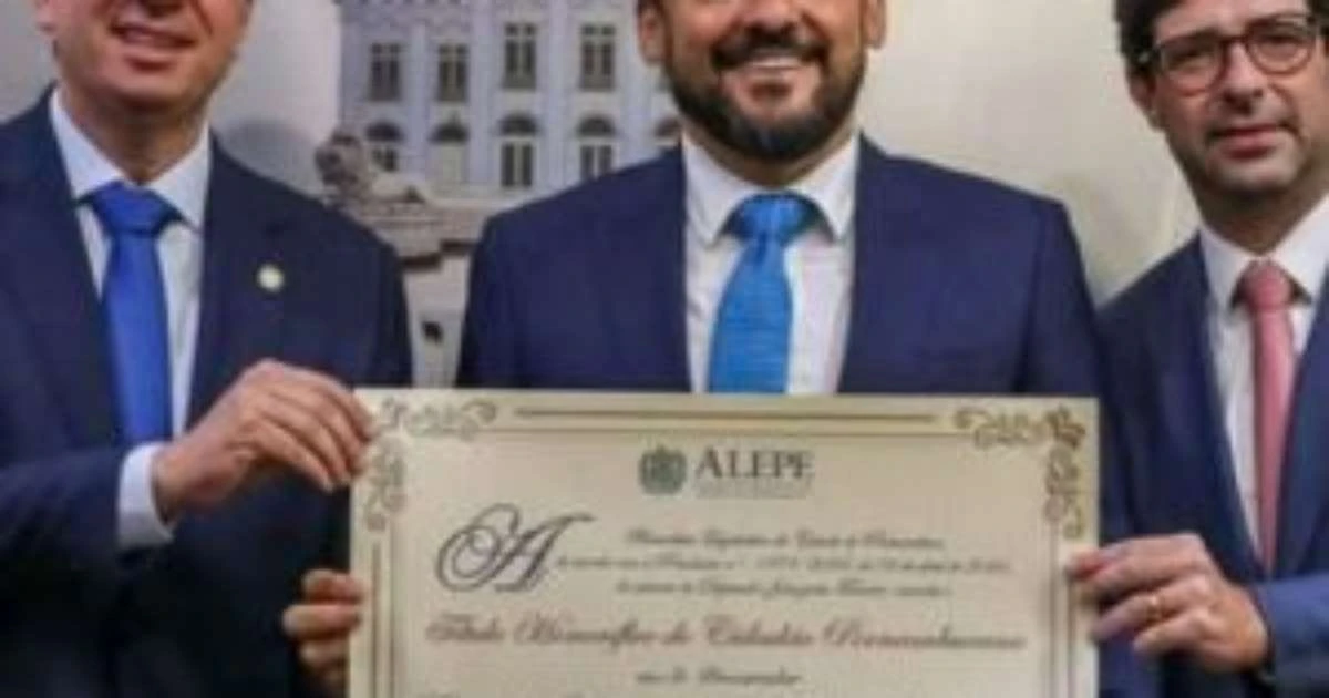 Procurador Ricardo Alexandre recebe título de cidadão pernambucano proposto por Joãozinho Tenório
