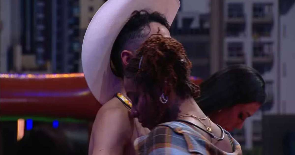 BBB25: Camilla tenta beijar João Gabriel, mas ele nega: 'Não viaja, eu tenho mulher'