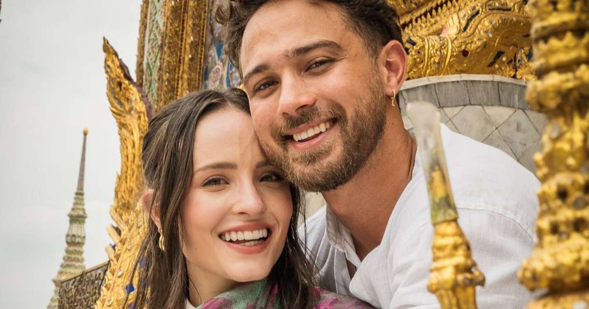 Larissa Manoela celebra Natal com o marido, André Luiz Frambach