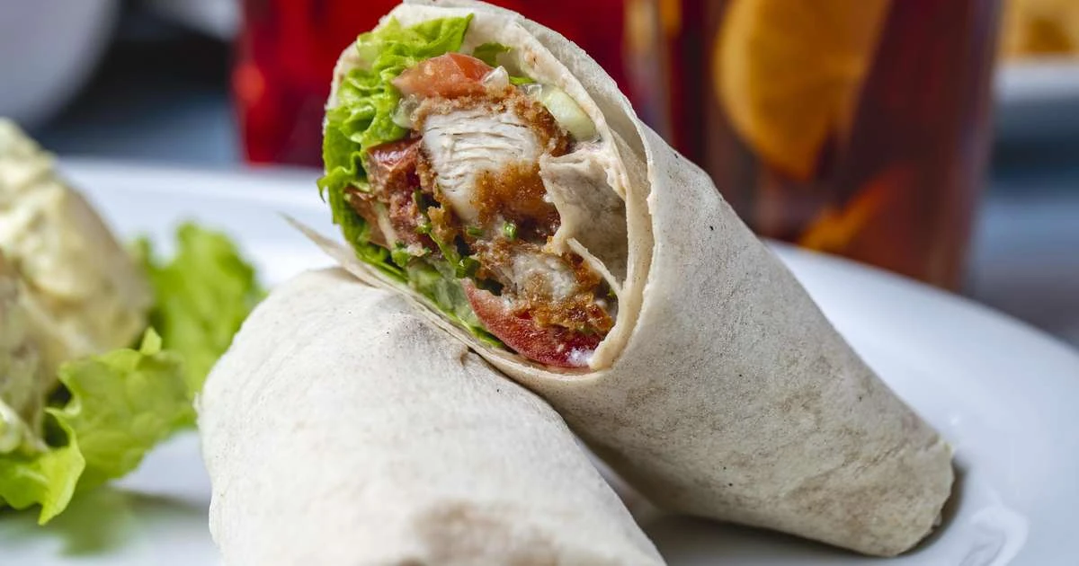 Cliente diz ter encontrado ponta de dedo humano em wrap de frango em restaurante