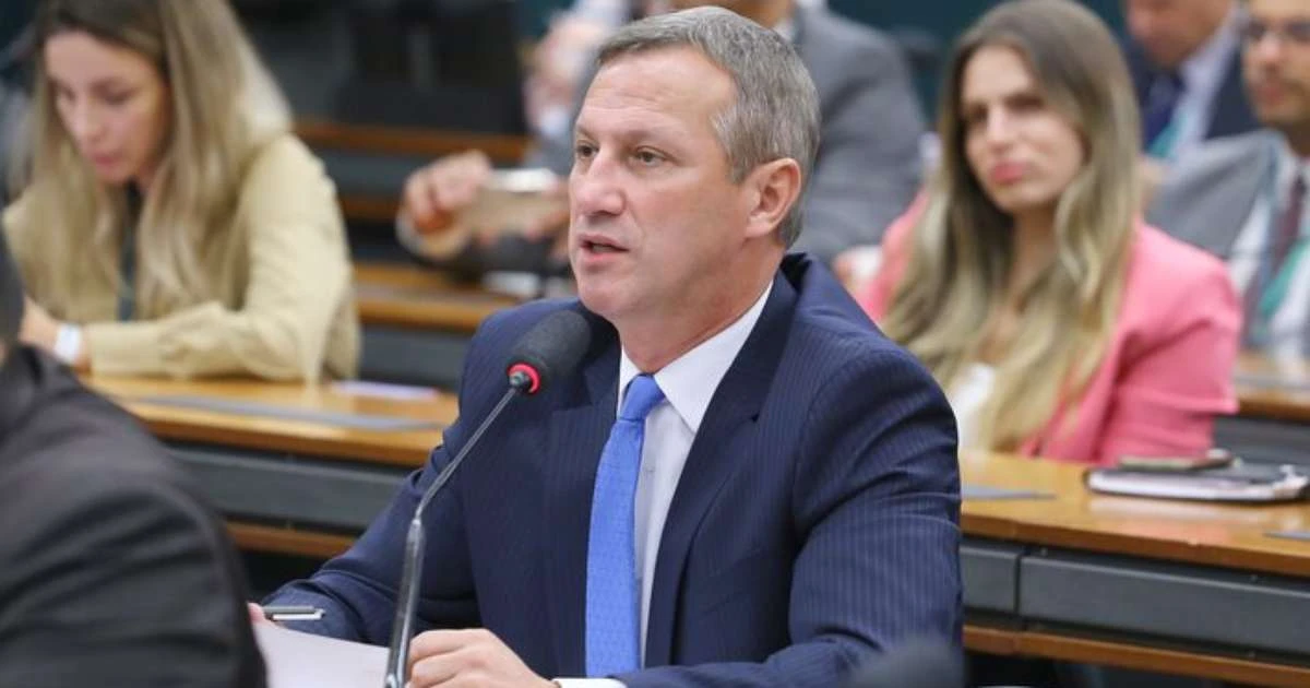 Oposição aciona PGR e TCU por possíveis irregularidades no aluguel de barco que hospeda Lula no Pará