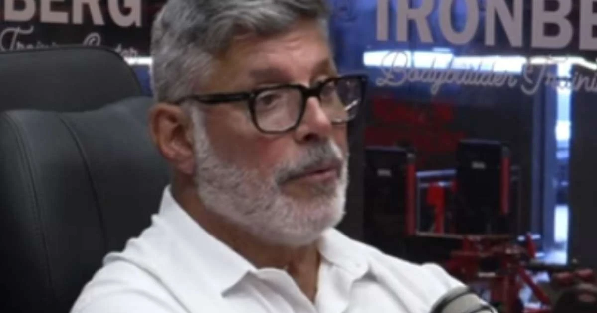 Ao lado da esposa, Alexandre Frota expõe motivo de briga com famoso: 'Puto'