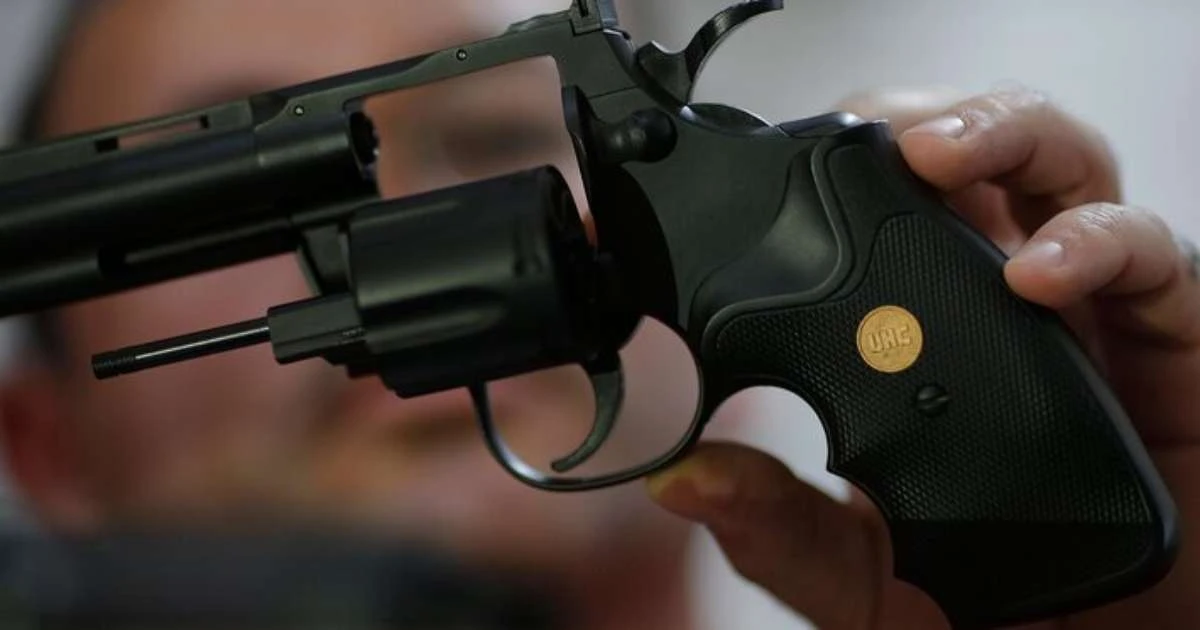 Bancada apoiada pelo Proarmas utiliza pautas sociais para propor projetos armamentistas, diz estudo