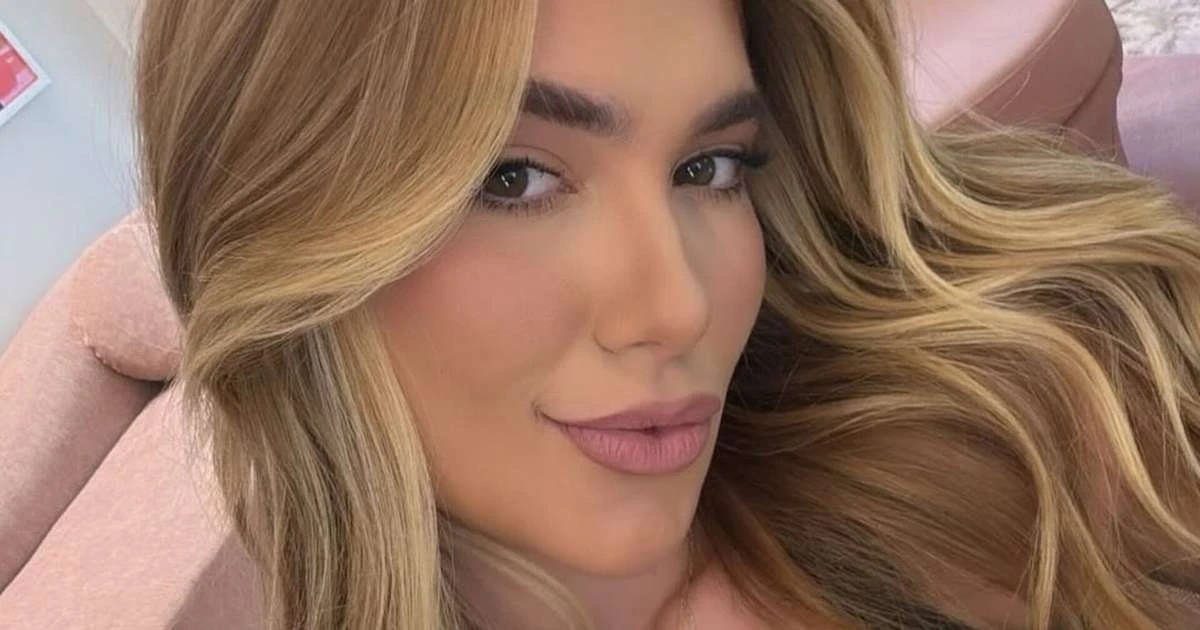 Veja o momento em que Virginia é atacada por fiel em romaria: 'Levou chifre'