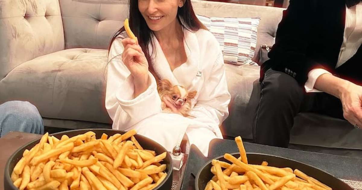 Demi Moore aparece comendo batata frita após perder o Oscar: 'Minha vencedora'