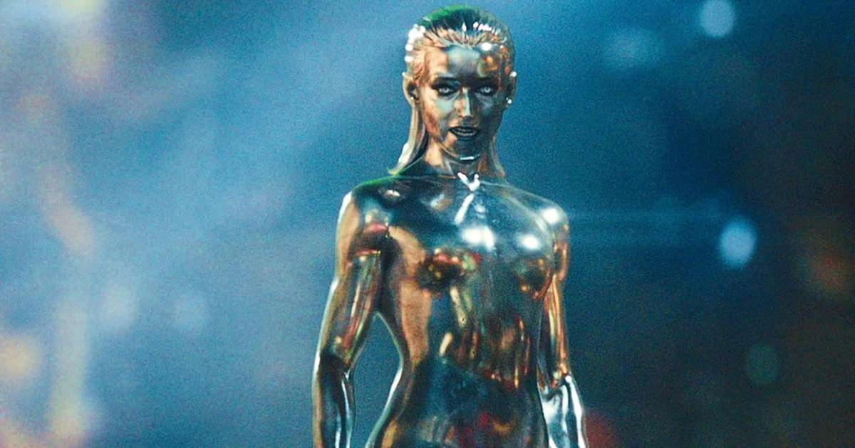 Julia Garner surge com visual alternativo em novas imagens de Quarteto Fantástico