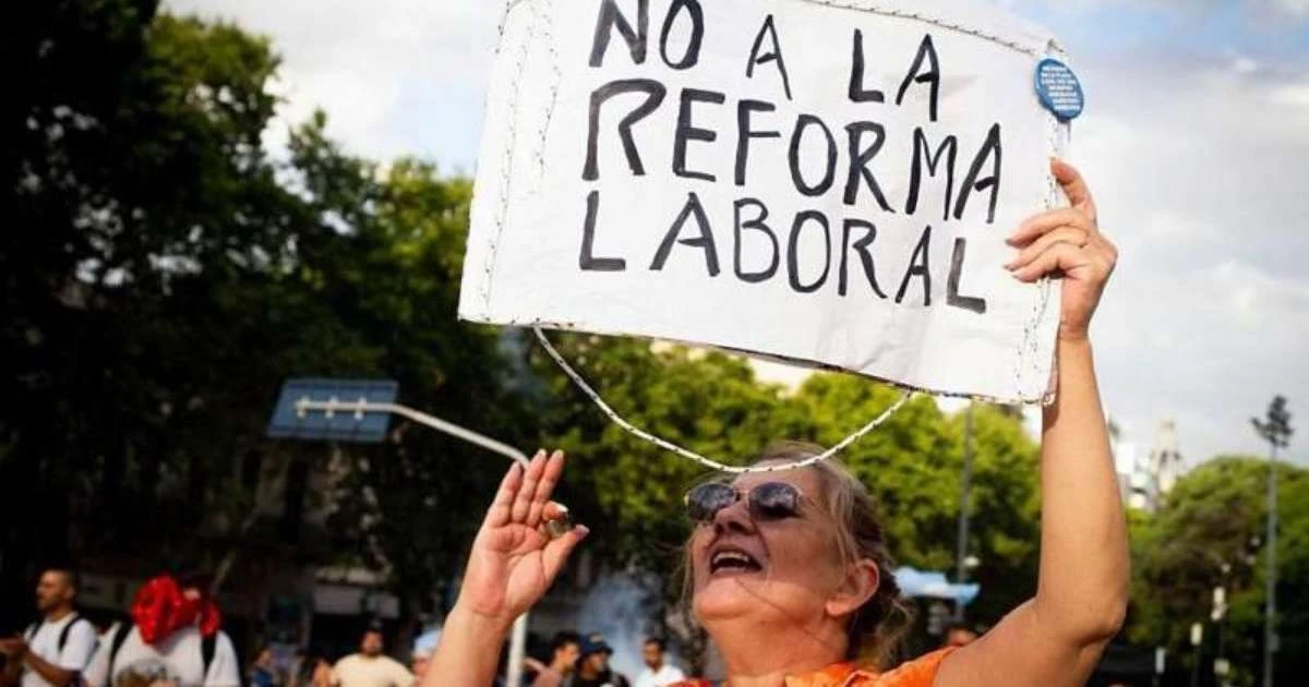 Enquanto Brasil discute fim da escala 6x1, Argentina vai na contramão do mundo com reforma que retira direitos e permite jornada de até 12 horas por dia