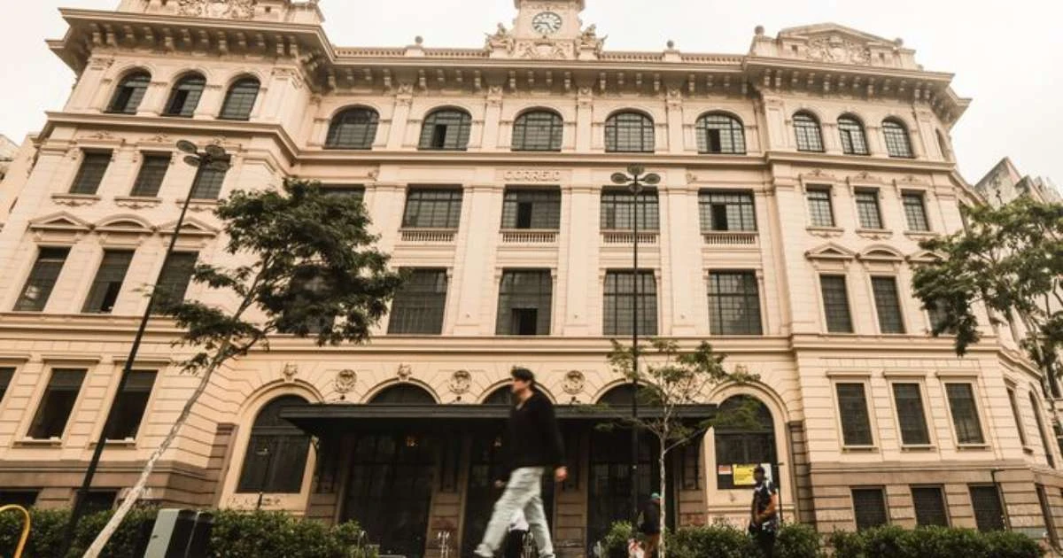 Prefeitura define compra do Palácio dos Correios por R$ 79,5 milhões; prédio terá novo destino