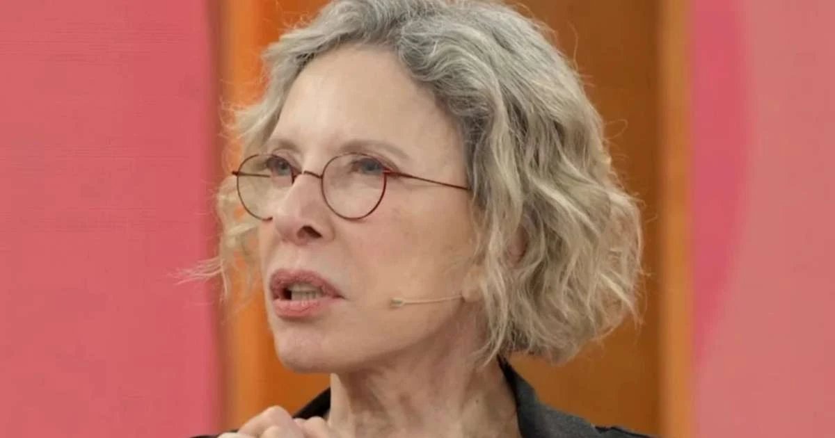 Marília Gabriela faz perguntas íntimas e deixa mulher da plateia constrangida